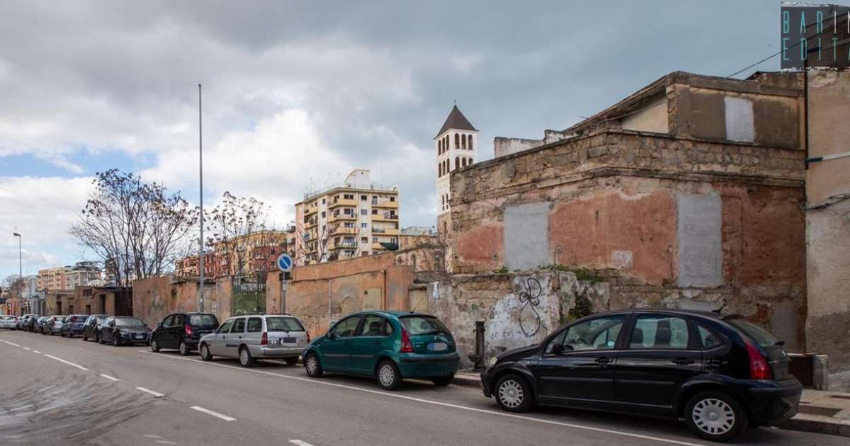 Bari. Palazzi fatiscenti, botteghe abbandonate, binari invadenti: � la dimenticata via Oberdan